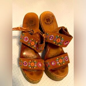 LUCKY Taul Dark Amber Flowered Platform Sandal - size 6